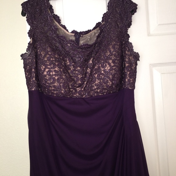 Xscape formal dress. - Picture 4 of 6